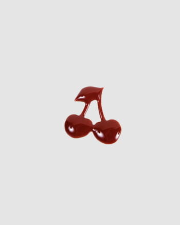 Pin’s Cherry Titlee – bijou fantaisie cerise en laiton doré
