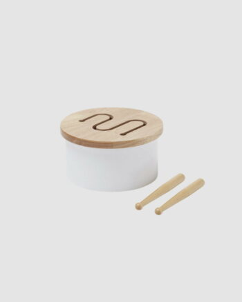 Mini Tambour Blanc en bois avec baguettes – Jouet musical Kid’s Concept