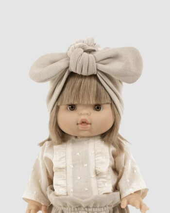 Turban en molleton coloris lin pour poupée Minikane Gordis 34 cm. Accessoire élégant et doux. Fabrication française.