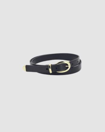 Ceinture en cuir noir La Frieda avec boucle ovale dorée, vue de face sur fond clair.