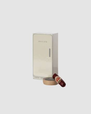 Mini réfrigérateur Maileg – Frigo miniature avec fromage et saucisse