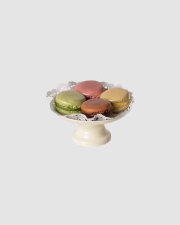 Macarons Maileg miniatures colorés sur assiette à dessert – Accessoire Maileg
