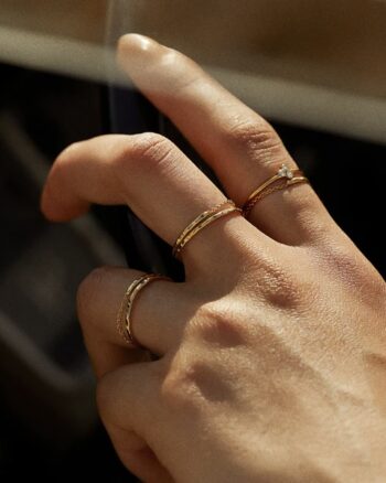 Bague Double Promesse BDM Studio portée sur main clair