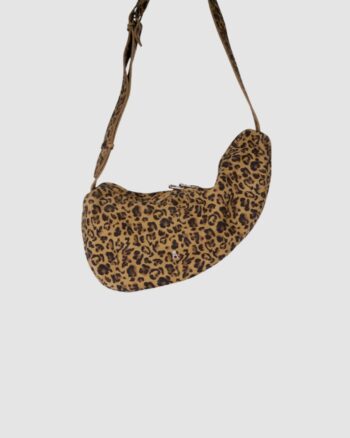 Sac Horse Léo Camel Craie en cuir velours léopard demi-lune avec bandoulière ajustable