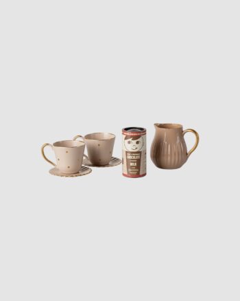 Coffret Maileg miniature avec deux tasses, pichet et boîte de chocolat chaud