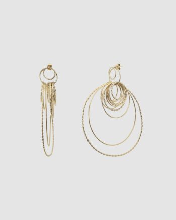 Boucles d’oreilles Arizona GM BDM Studio - boucles dorées longues sur fond neutre