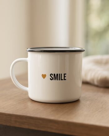 Mug Smile – Bibiche fait son cirque – ambiance cosy sur table en bois