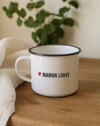 Mug Maman Louve – Bibiche fait son cirque – photo ambiance bois et feuillage