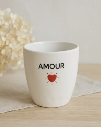 Gobelet message AMOUR en céramique blanche avec cœur rouge rayonnant – Opjet