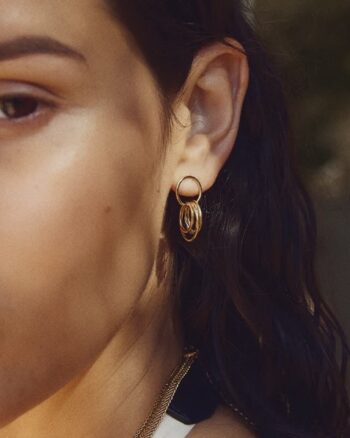 Boucles d’oreilles Arizona petit modèle BDM Studio portées de face