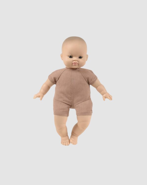 Poupon Babies Mattéo de Minikane, 28 cm, avec corps en coton ouatiné et tête en vinyle. Tenue marron. Yeux noirs. Fabriqué en Espagne.