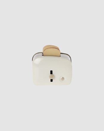 Toaster miniature Maileg blanc avec deux tranches de pain incluses