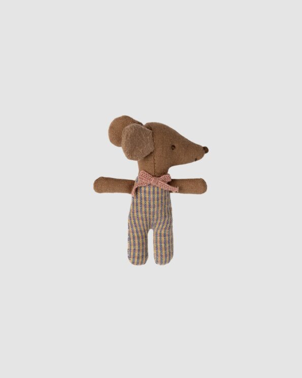 Souris bébé Maileg Sleepy Wakey habillée d’un body rayé et d’un nœud rose – version hors boîte