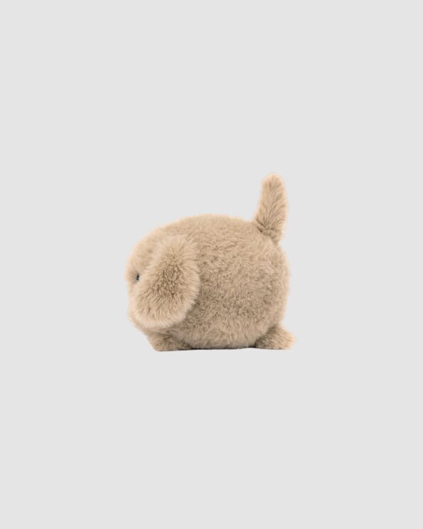 Peluche Caboodle Puppy Jellycat vue de dos, petit chiot en fourrure praline sur fond clair