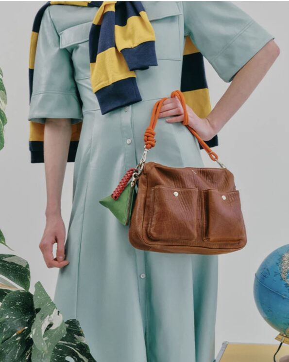 Sac Système Bubble Havana Craie porté à la main avec bandoulière corde mandarine
