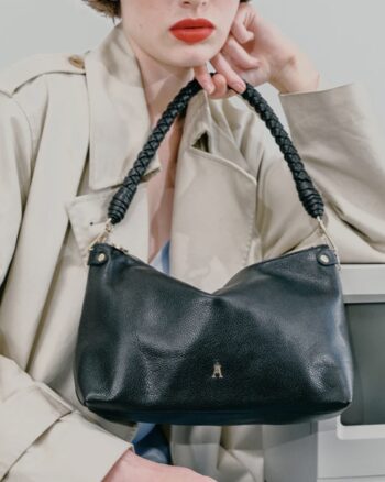 Mallow Twist Grainé Noir Craie Studio – Sac en cuir porté à la main avec poignée tressée