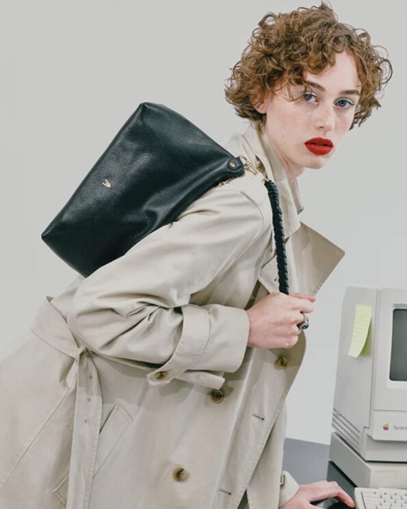 Mallow Twist Grainé Noir Craie Studio porté à l’épaule – Sac en cuir avec poignée tressée