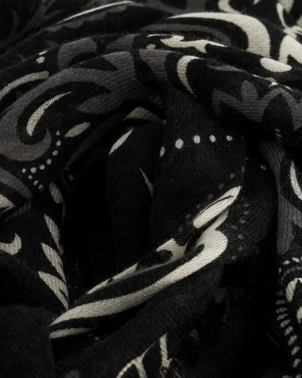 Détail du foulard Bandana Noir en laine et cachemire Maison Lecomte Flament