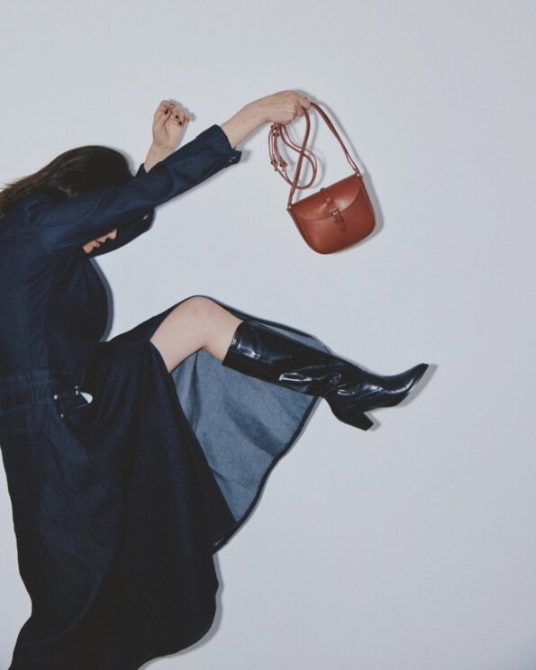 Sac Le Sab June Cognac Herbert Frère Soeur – porté en mouvement