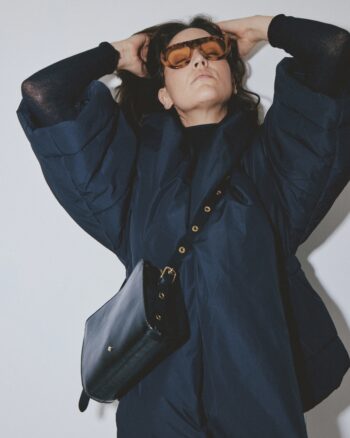 Sac Le Béa Keller Crispy Noir Herbert Frère Soeur – détail porté épaule