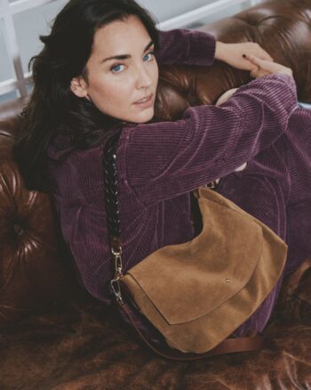 Sac Le Benson Velours Tobacco Herbert Frère Soeur – porté à l’épaule