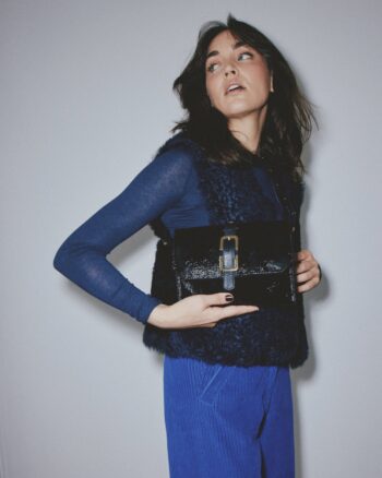 La Lulu Millau Crispy Noir Herbert Frère Sœur – Pochette banane en cuir verni portée à la main