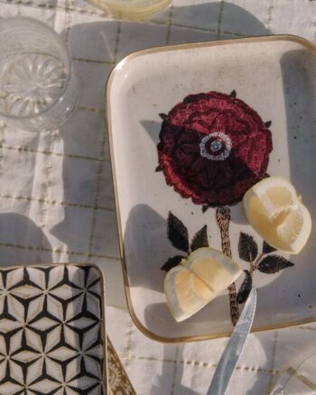 Demi Plateau Pivoine Boncoeurs en aluminium émaillé avec bordure dorée