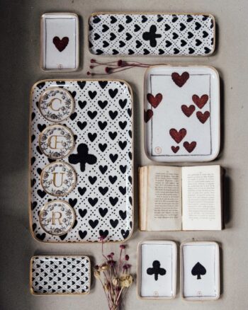 Plateaux rectangulaires Boncoeurs collection Cartes à jouer en aluminium émaillé avec motifs cœur, trèfle et pique