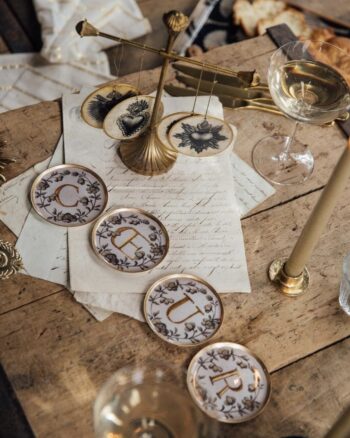 Sous-verres Enluminure Cœur Boncoeurs – Set de 4 en aluminium émaillé doré