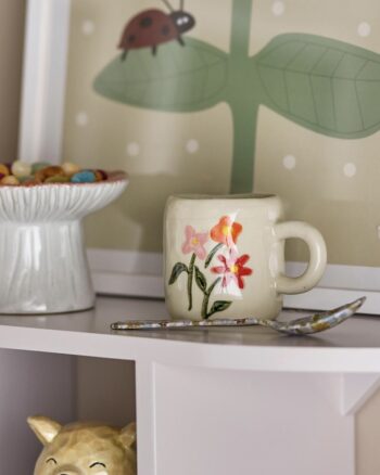 Tasse Millie Bloomingville MINI en grès blanc avec motif fleurs peint à la main