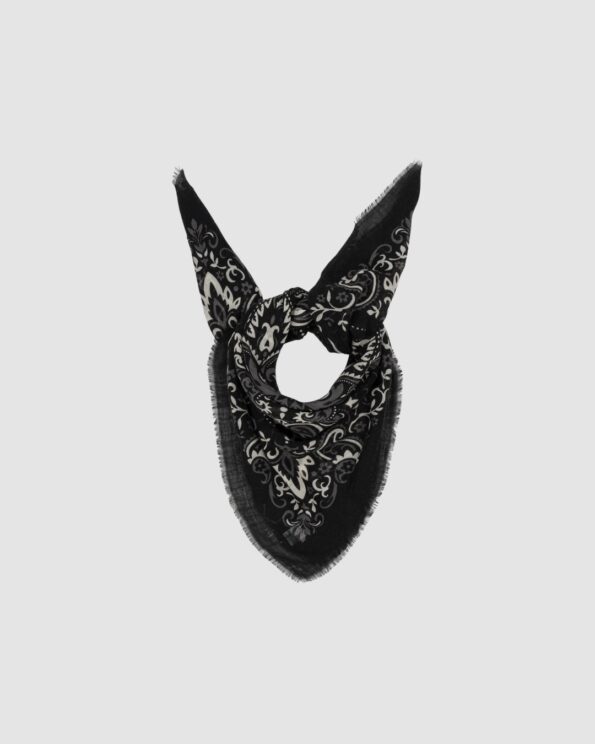 Foulard Bandana Noir en laine et cachemire Maison Lecomte Flament présenté en studio