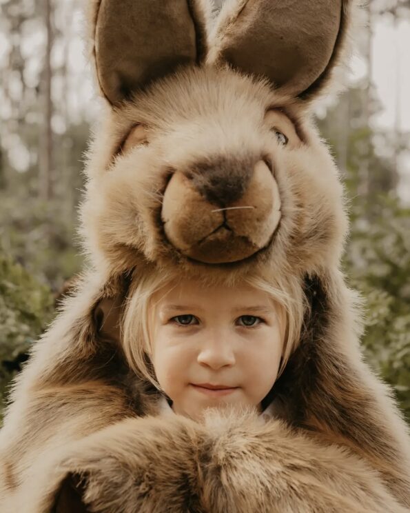 Enfant portant le déguisement Lièvre Wild and Soft, costume doux et original