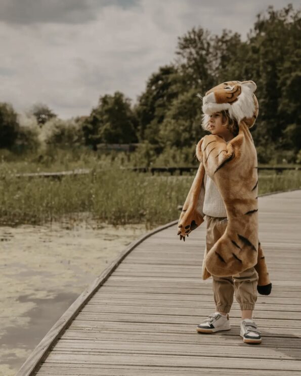 Déguisement Tigre Wild and Soft, enfant portant un costume animalier original et amusant en extérieur