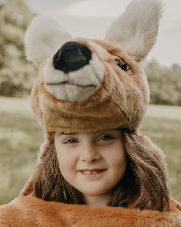 Enfant portant le déguisement Bambi Wild and Soft, costume faon doux et ludique