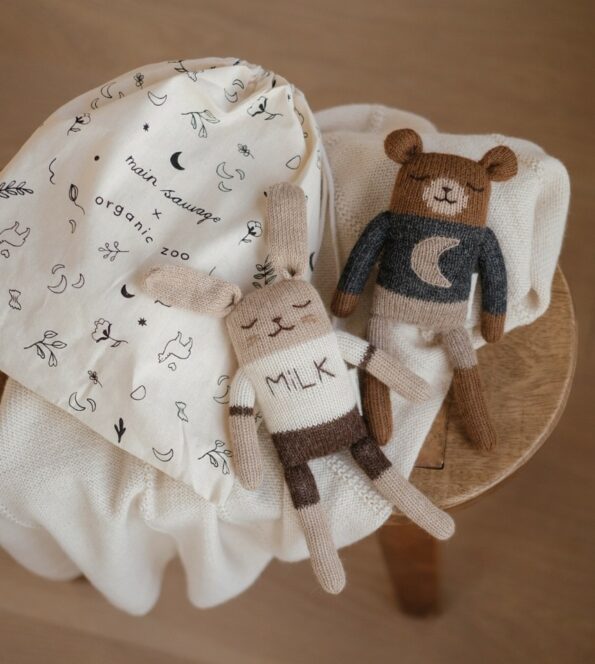 Doudou Lapin Milk et Ourson Midnight Main Sauvage x Organic Zoo