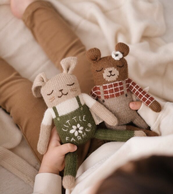 Doudous Main Sauvage – Ourson Milo et Lapin Little Farmer tricotés à la main en laine baby alpaga