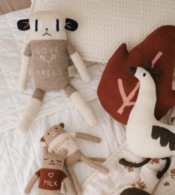 Doudou poule Main Sauvage édition 10 ans – collection doudous tricotés à la main en laine baby alpaga