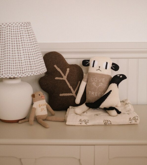 Grand Doudou Loris Main Sauvage – Édition 10 ans – tricoté à la main en laine baby alpaga