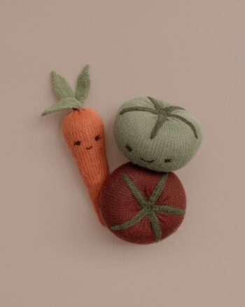 Hochets légumes Main Sauvage – Carotte et tomates tricotées à la main en laine baby alpaga
