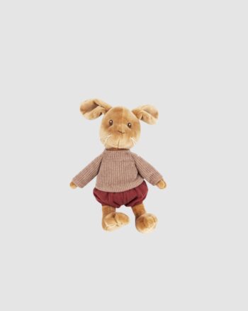Doudou musical Lenny Lapin Egmont Toys en velours beige avec pull en tricot et short bordeaux