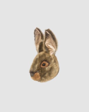 Trophée Lièvre Wild and Soft vu de profil, peluche murale pour décoration de chambre d’enfant