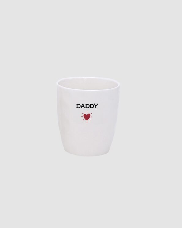 Gobelet Daddy rouge – Opjet Paris en faïence blanche avec cœur rouge, design minimaliste et élégant.