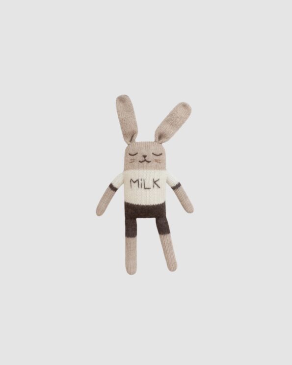Doudou Lapin Milk Main Sauvage x Organic Zoo – tricot à la main en laine baby alpaga naturelle
