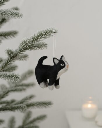 Cat Dark Grey en feutre Gry & Sif – décoration fait main à suspendre