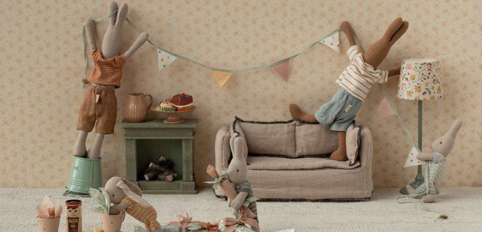 Lapins Maileg décorant un salon – Univers Maileg