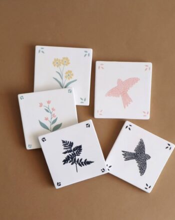 Carreaux en céramique Poussière des rues avec motifs d’oiseaux rose et noir – 10×10 cm