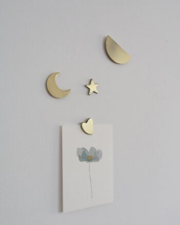 Bijoux muraux dorés lune, étoile et cœur affichant une carte – Poussière des rues