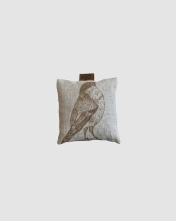 Petit coussin parfumé mésange Dorothee Lehnen en lin naturel avec motif oiseau