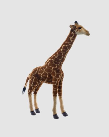 Girafe Hansa 130 cm en peluche réaliste sur fond gris clair