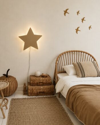 Applique Étoile Gold KidsDepot dans une chambre d’enfant bohème